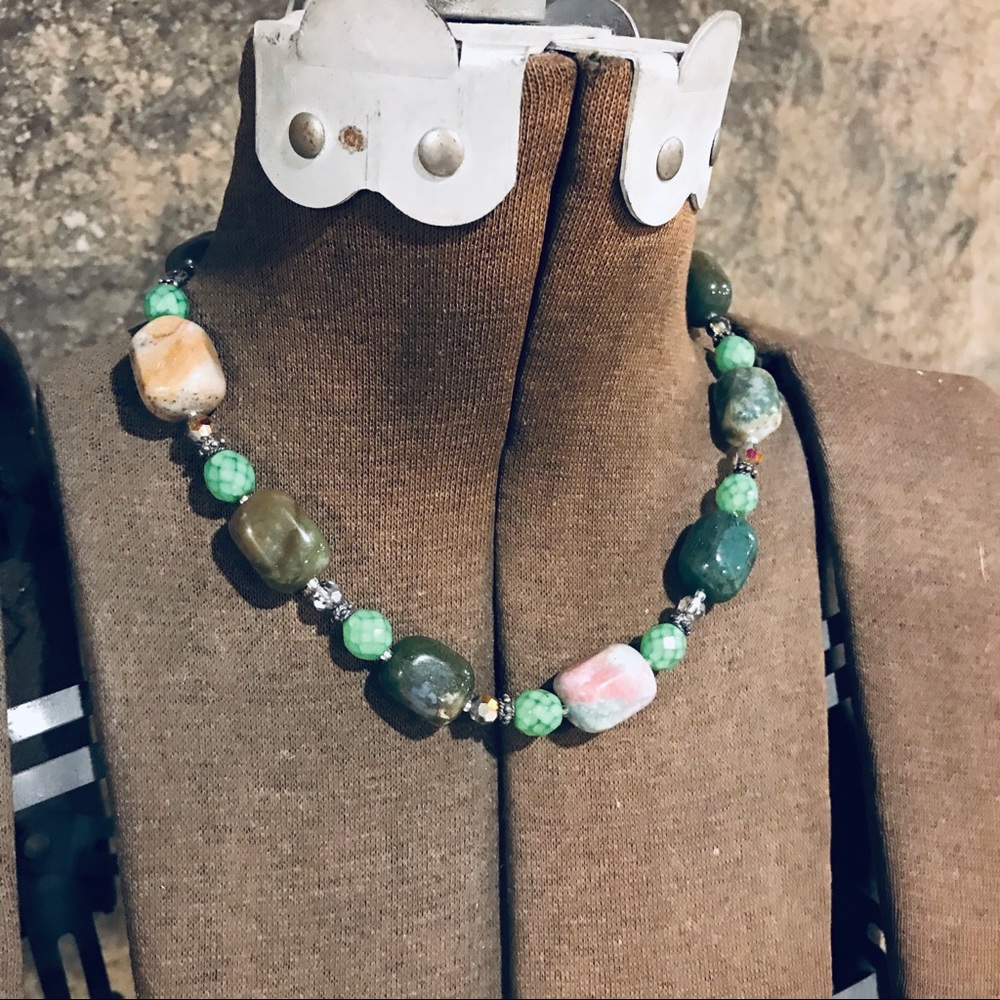 Vintage green stone necklace silver tone hardware